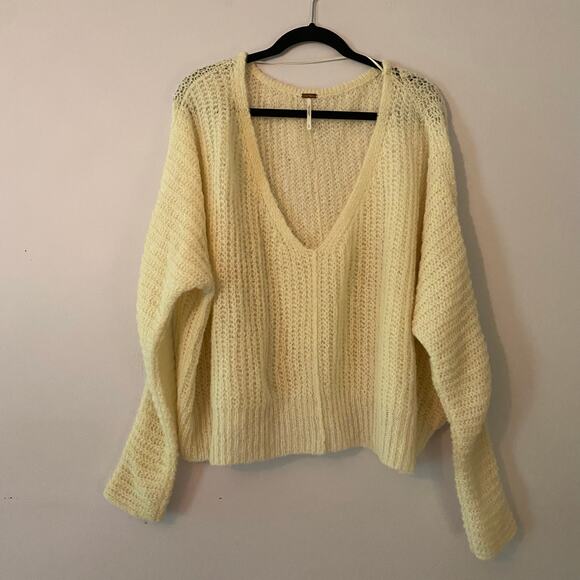 Free People Women Small Moonbeam Cream Alpaca Lighweight V-neck Pullover Sweater - Picture 1 of 9